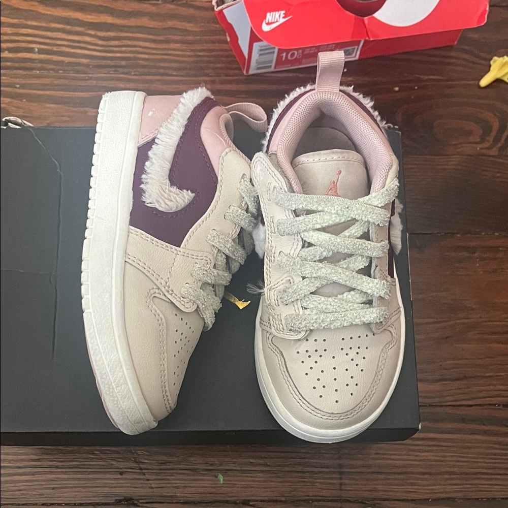 Jordan 1 Low ALT SE. Toddler girl 10.5c